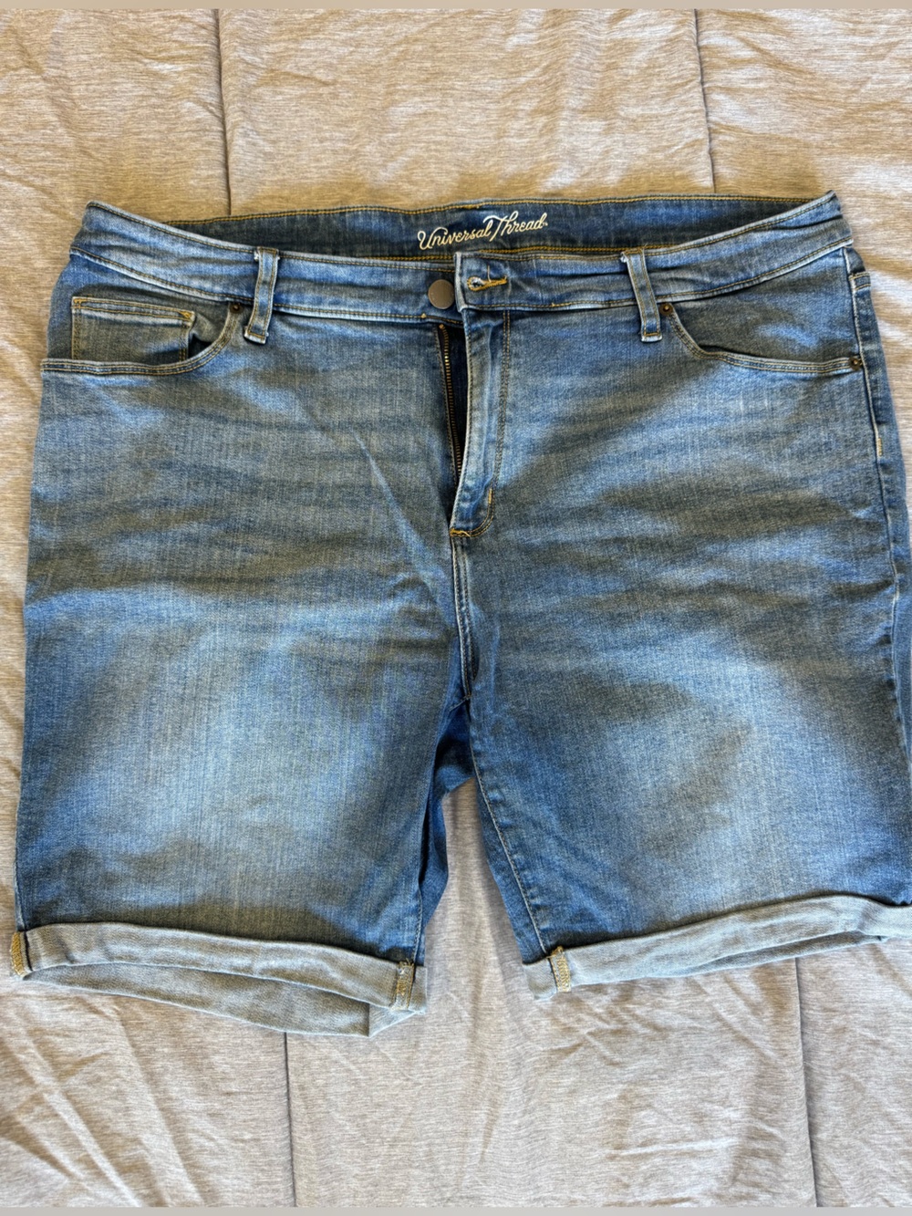 Universal Thread Women’s Light Blue Relaxed Jeans
